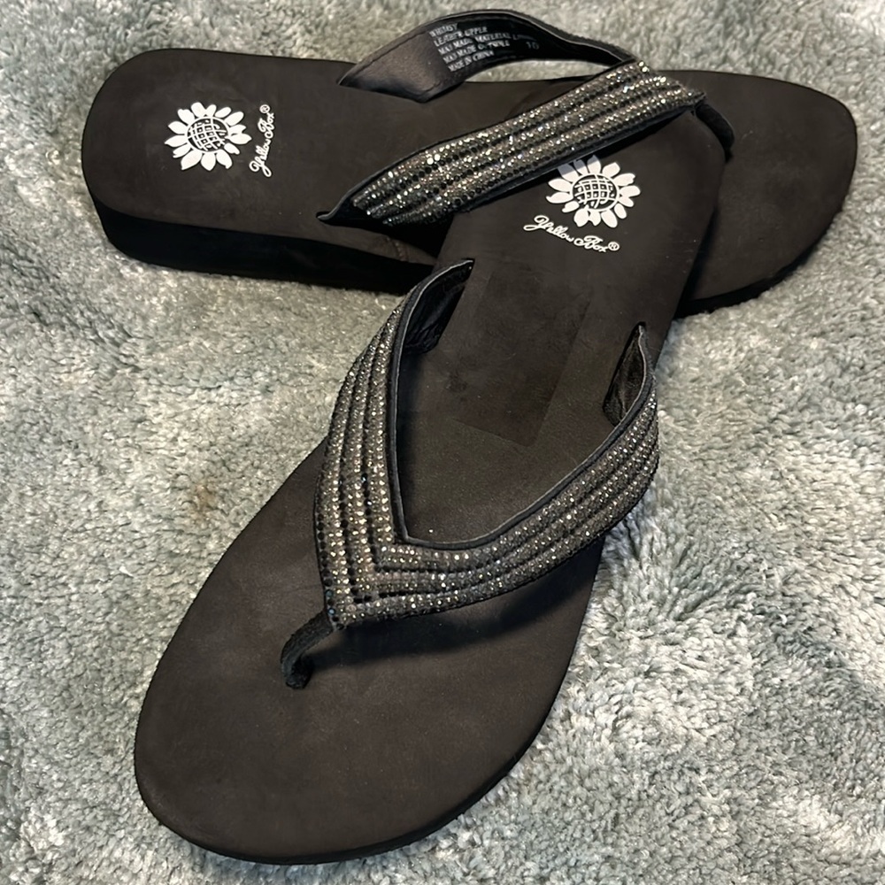 Yellow box women’s size 10, sandal